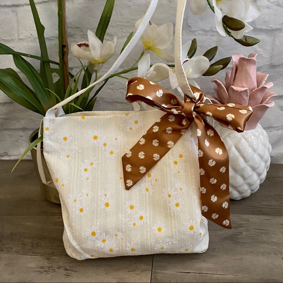 NEW Daisy Purse - Picture 1 of 11
